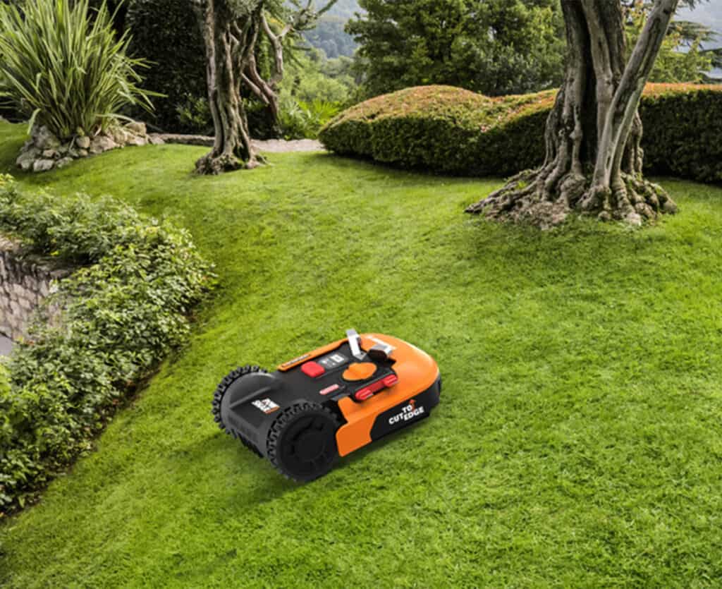 Robot mower can mow gardens with slopes