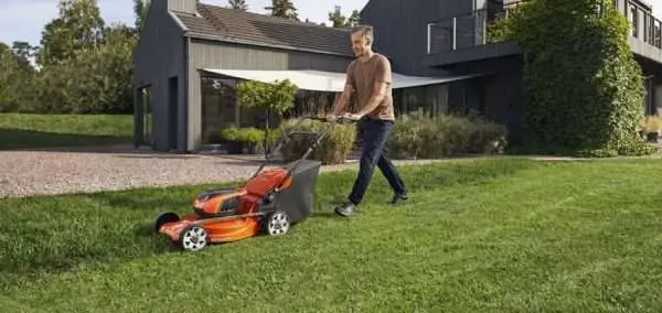 Husqvarna Lawnmower LC 142i - 3