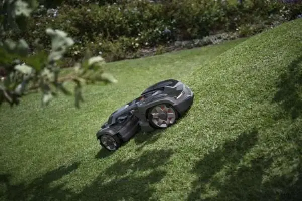Husqvarna Automower®435X AWD - 3500m2 - Image 10