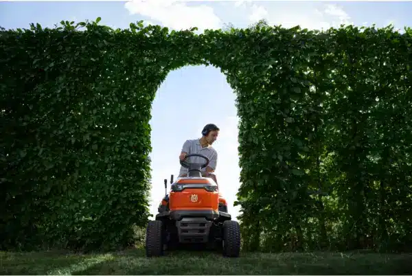 Husqvarna Battery Powered TC 100i ride on lawnmower 9707450-02 - Image 9